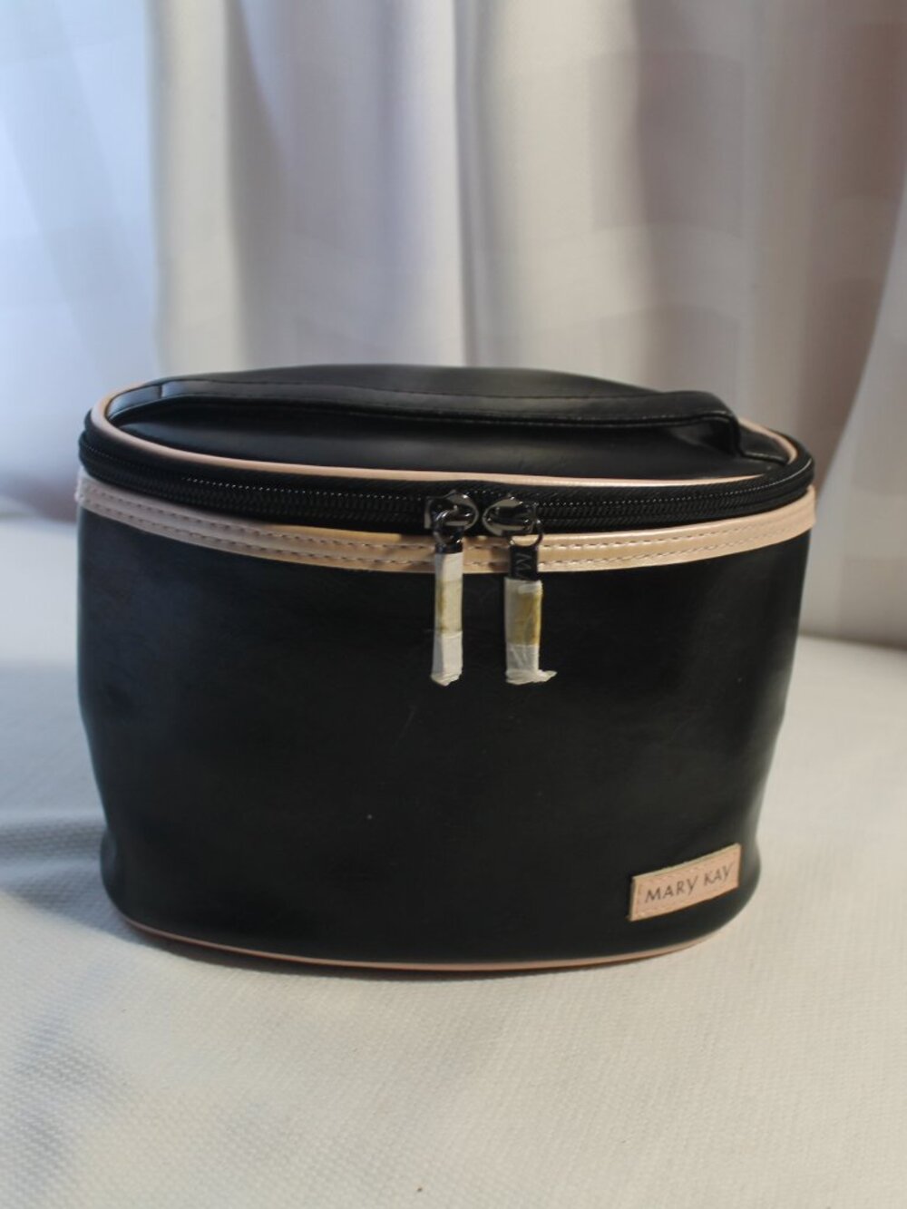 NWOT Mary Kay Faux Leather Travel Cosmetic Toiletries Bag